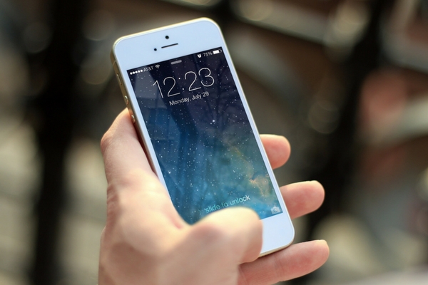 different tips to managing your finances through your phone